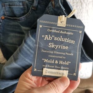 Democracy Mold N Hold Jeans